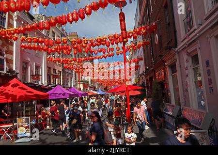 Lanterne rosse cinesi a Gerard Street, Soho, Londra, Inghilterra, Regno Unito, W1D 5QD Foto Stock