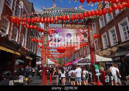 Lanterne rosse cinesi a Gerard Street, Soho, Londra, Inghilterra, Regno Unito, W1D 5QD Foto Stock