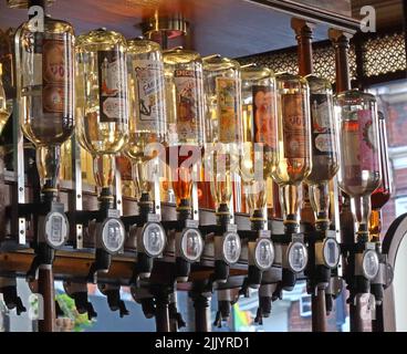 All'interno dell'area bar e dell'ottica spiritosa, al pub White Horse Sam Smiths, Soho, 45 Rupert Street Soho Londra, Inghilterra, Regno Unito, W1D 7PJ Foto Stock