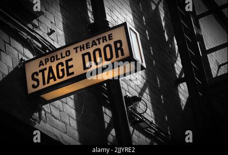 The Apollo Theatre Stage Door , Shaftesbury Ave, Londra, Inghilterra, Regno Unito, W1D 7EZ Foto Stock