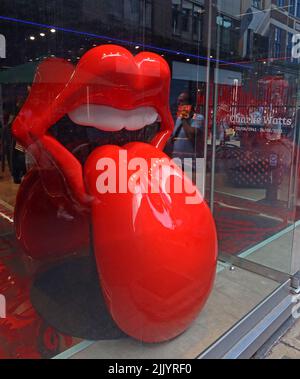 Logo Rolling Stones a bocca e lingua rossa - al numero RS 9 Carnaby, negozio di abbigliamento, 9 Carnaby St, Carnaby, SoHo, Londra, Inghilterra, Regno Unito, W1F 9PE Foto Stock