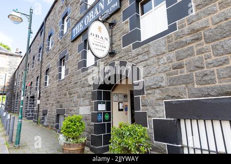 La distilleria di whisky Oban costruisce whisky di malto singolo, nella città portuale di Oban sulla costa occidentale della Scozia, ingresso al centro visitatori, Scozia Foto Stock
