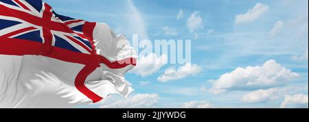 Bandiera ufficiale di Naval Ensign del Regno Unito Nuova Zelanda a cielo nuvoloso sfondo al tramonto, vista panoramica. Viaggio Nuova Zelanda e patriota con Foto Stock