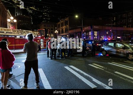 Seattle, Stati Uniti. 15th Lug 2022. Più auto si scontrano in Pioneer Square la sera. Foto Stock