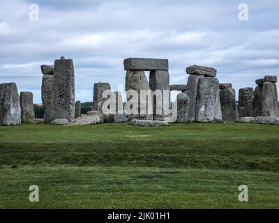 L'antico monumento preistorico di Stonehenge vicino ad Amesbury, nel Wiltshire, Inghilterra, Regno Unito, è ora un sito patrimonio dell'umanità dell'UNESCO. Foto Stock