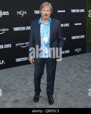 Los Angeles, Stati Uniti. 28th luglio 2022. Viggo Mortensen arriva al prime Video's THIRTEEN LIVES Premiere tenuto al Regency Village Theatre di Westwood, California, giovedì 28 luglio 2022. (Foto di Sthanlee B. Mirador/Sipa USA) Credit: Sipa USA/Alamy Live News Foto Stock