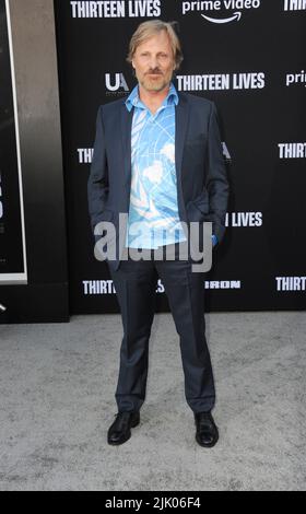 Los Angeles, California. 28th luglio 2022. Viggo Mortensen agli arrivi per TREDICI VITE Premiere, Westwood Village Theatre, Los Angeles, CA 28 luglio 2022. Credit: Elizabeth Goodenough/Everett Collection/Alamy Live News Foto Stock