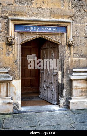 schola musicae bodleian biblioteca cortile quad quadrilatero porta ingresso oxford università inghilterra uk Foto Stock