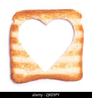 Pane tostato con segni del grill e foro a forma di cuore isolato su sfondo bianco Foto Stock