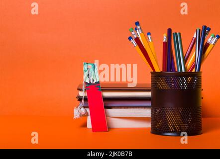 Forniture scolastiche o cancelleria con sfondo dello spazio di copia, concetto di istruzione Back to School Foto Stock