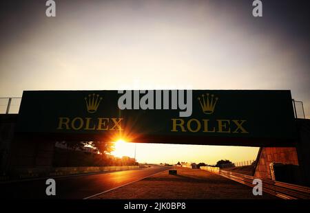 Budapest, Ungheria. 28th luglio 2022. Circuito atmosfera - tramonto. Gran Premio d'Ungheria, giovedì 28th luglio 2022. Budapest, Ungheria. Credit: James Moy/Alamy Live News Foto Stock