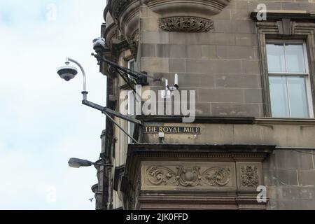 Telecamere di sicurezza cctv edinburgh Royal Mile Princess Street scotland UK Foto Stock