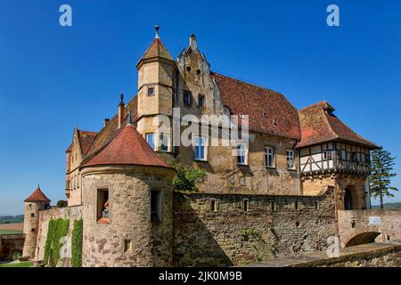 Lo storico castello di Stettenfels a Untergruppenbach, Germania, contro un cielo azzurro Foto Stock