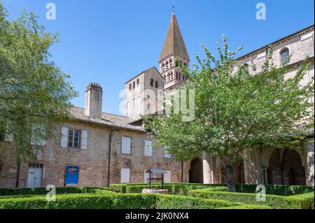 Il chiostro dell'Abbaye Saint-Philibert a Tournus, Francia Foto Stock