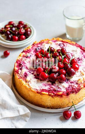 Torta di pollo al formaggio casereccia Foto Stock