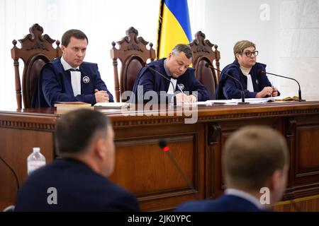 Un'audizione in tribunale nel caso del soldato dell'esercito russo Vadim Shishimarin, 21 anni, sospettato di violazioni delle leggi e delle norme di guerra in mezzo all'invasione russa dell'Ucraina. (Foto di Oleksii Chumachenko / SOPA Image/Sipa USA) Foto Stock