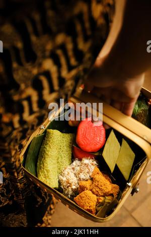 Spuntini dolci e salati assortiti da Manado, Nord Sulawesi Foto Stock