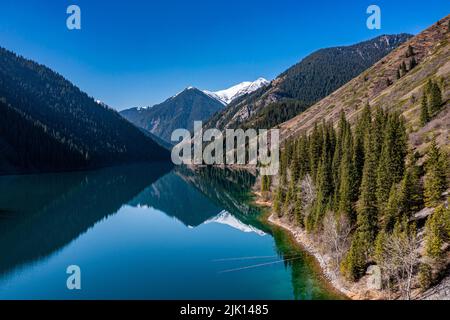 Antenna del Lago inferiore di Kolsai, Parco Nazionale dei Laghi di Kolsay, Monti Tian Shan, Kazakhstan, Asia Centrale, Asia Foto Stock