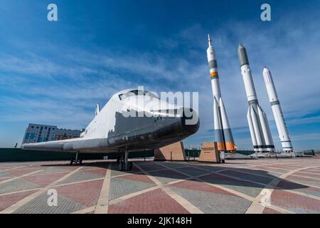 Navi spaziali e razzi di fronte al National Space Center, Nur Sultan, ex Astana, capitale del Kazakistan, Asia centrale, Asia Foto Stock