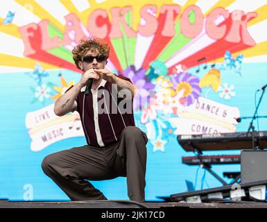 READING, BERKSHIRE, REGNO UNITO. 25 luglio 2022: Tom Grennan suona sul palco al Festival di Flackstock a Reading, Berkshire, Inghilterra. Credit: S.A.M./Alamy Live News Foto Stock