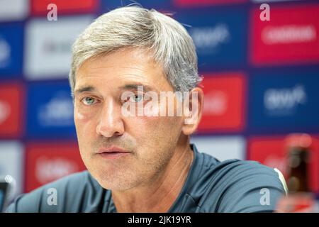 Bruxelles, Belgio. 29th luglio 2022. Il capo allenatore di Anderlecht Felice Mazzu è stato illustrato durante la conferenza stampa settimanale della squadra di calcio belga RSC Anderlecht, venerdì 29 luglio 2022 a Bruxelles, per discutere la prossima partita della competizione nazionale. FOTO DI BELGA NICOLAS MAETERLINCK Credit: Belga News Agency/Alamy Live News Foto Stock