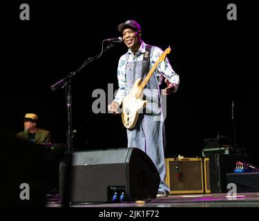 27 luglio 2022, Indianapolis, Indiana, USA: L'artista blues Buddy Guy suona all'anfiteatro TCU al White River state Park di Indianapolis, Indiana il 27 luglio 2022. (Credit Image: © Lora Olive/ZUMA Press Wire) Foto Stock