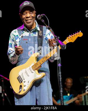 27 luglio 2022, Indianapolis, Indiana, USA: L'artista blues Buddy Guy suona all'anfiteatro TCU al White River state Park di Indianapolis, Indiana il 27 luglio 2022. (Credit Image: © Lora Olive/ZUMA Press Wire) Foto Stock