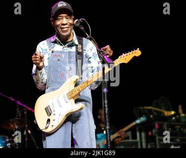 27 luglio 2022, Indianapolis, Indiana, USA: L'artista blues Buddy Guy suona all'anfiteatro TCU al White River state Park di Indianapolis, Indiana il 27 luglio 2022. (Credit Image: © Lora Olive/ZUMA Press Wire) Foto Stock