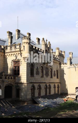 Castello di Sturdza a Mollauseni illustrato da un angolo superiore Foto Stock