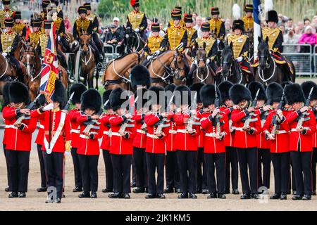 Londra, Regno Unito, 28th maggio 2022. The Colonel's Review, Trooping the Color recensito da sua altezza reale Principe William, il duca di Cambridge. Prendendo par Foto Stock
