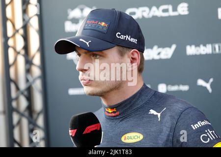 Magyorod, Ungheria. Luglio 29th 2022. Formula 1 Gran Premio d'Ungheria a Hungaroring, Ungheria. Nella foto: Max Verstappen (NLD) della Red Bull Racing dopo la seconda sessione di prove © Piotr Zajac/Alamy Live News Foto Stock