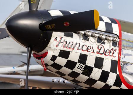 Nord America P-51D Mustang ‘Frances Dell’ in esposizione statica al Royal International Air Tattoo festeggia il 75th° anniversario della USAF Foto Stock