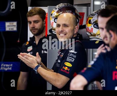 Budapest, Ungheria. 29th luglio 2022. 2022-07-29 13:35:50 BUDAPEST - Gianpiero Lambiase, ingegnere di gara di Max Verstappen (Oracle Red Bull Racing), durante la prima sessione di prove in vista del Gran Premio d'Ungheria F1 al circuito dell'Hungaroring. ANP REMKO DE WAAL netherlands out - belgium out Credit: ANP/Alamy Live News Foto Stock