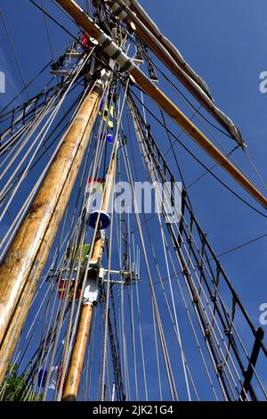 Albero e armamento su veliero alto Foto Stock