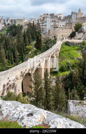 Il famoso ponte acquedotto di epoca romana a Gravina, Italia meridionale Foto Stock