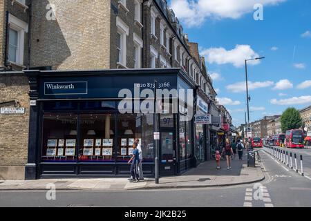 Londra, 2022 luglio: Agente immobiliare Winkworth su Uxbridge Road nella zona ovest di Londra Foto Stock