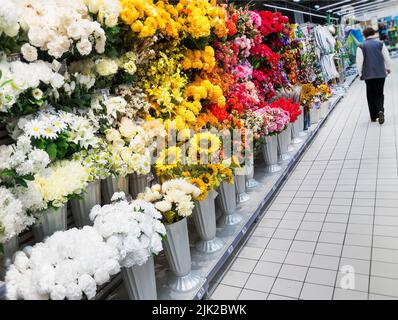 bouquet in vasi assortiti presso il negozio di fiori Foto Stock