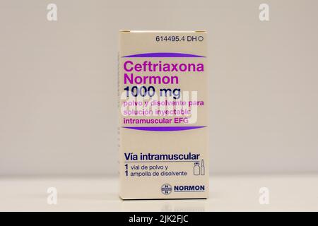 Fotografia di una scatola con un flaconcino da 1 grammi di ceftriaxone per somministrazione intramuscolare Foto Stock