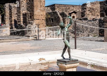 Il famoso ballerino nella casa pompeiana del faun, nel sud Italia Foto Stock