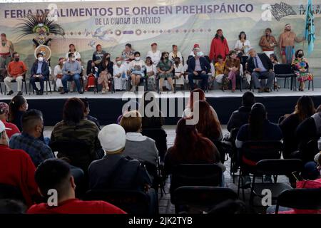 Città del Messico, Città del Messico, Messico. 29th luglio 2022. 29 luglio 2022, Città del Messico, Messico: Il sindaco di Iztapalapa, Clara Brugada inaugura la Fiera alimentare pre-ispanica sulla spianata dell'ufficio del sindaco a Città del Messico. Il 29 luglio 2022 a Città del Messico, Messico. (Credit Image: © Luis Barron/eyepix via ZUMA Press Wire) Credit: ZUMA Press, Inc./Alamy Live News Foto Stock