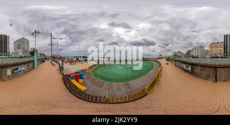 Visualizzazione panoramica a 360 gradi di 360 immagine Brighton Beach hotspot turistico