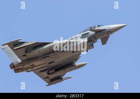 L'aeronautica tedesca Typhoon lascia la RIAT 2022. Foto Stock