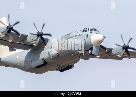 Royal Bahraini Air Force Hercules lasciando Fairford. Foto Stock