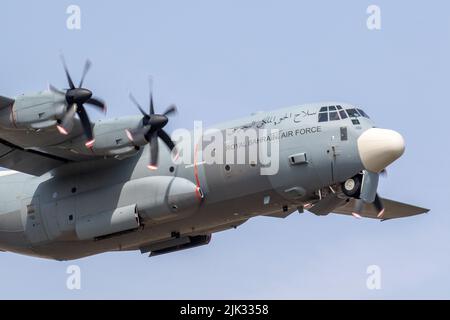 Royal Bahraini Air Force Hercules lasciando Fairford. Foto Stock