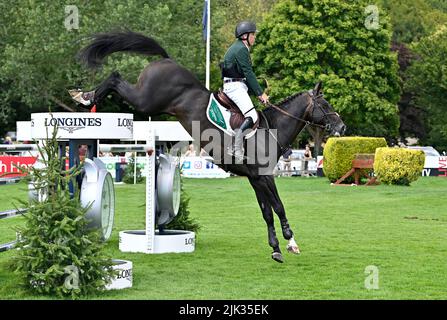 Hassocks, Regno Unito. 29th luglio 2022. Lo spettacolo del Cavallo Internazionale Longines Royal. Hickstead Showground. Hassocks. Shane Breen (IRL) guida VISTOGRAND durante la tazza Longines FEI jumping Nations della Gran Bretagna. Credit: Sport in immagini/Alamy Live News Foto Stock