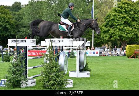 Hassocks, Regno Unito. 29th luglio 2022. Lo spettacolo del Cavallo Internazionale Longines Royal. Hickstead Showground. Hassocks. Shane Breen (IRL) guida VISTOGRAND durante la tazza Longines FEI jumping Nations della Gran Bretagna. Credit: Sport in immagini/Alamy Live News Foto Stock