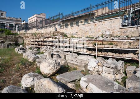 ATENE, GRECIA - 14 MAGGIO 2022: Il Foro Romano o piazza del tribunale di Agora a Salonicco, Grecia Foto Stock