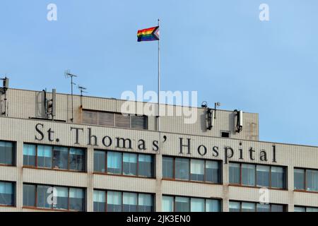 Londra, Regno Unito - 20 febbraio 2021: St Thomas' Hospital, un grande ospedale universitario di NHS nel centro di Londra, Inghilterra Foto Stock