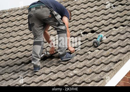 Installazione solare in un villaggio vicino a Grimsby, Regno Unito Foto Stock