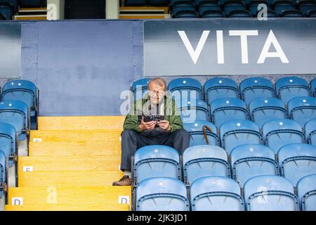 Stockport, Regno Unito. 30th luglio 2022. Stockport County fan prima della partita della Sky Bet League 2 tra Stockport County e Barrow all'Edgeley Park Stadium, Stockport sabato 30th luglio 2022. (Credit: Mike Morese | MI News) durante la partita della Sky Bet League 2 tra Stockport County e Barrow all'Edgeley Park Stadium di Stockport sabato 30th luglio 2022. Foto Stock